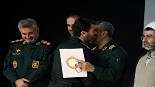 تجلیل از دستاندرکاران نمایش اقتدار ملی در رشت + تصاویر تجلیل از دستاندرکاران نمایش اقتدار ملی در رشت + تصاویر
