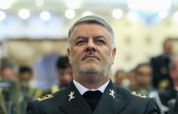الأدميرال خانزادي: القوى العالمية الكبرى تسير نحو الأفول