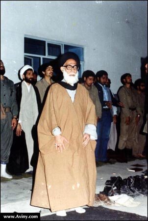 ایة الله دستغیب..معلم الاخلاق وشهيد المحراب