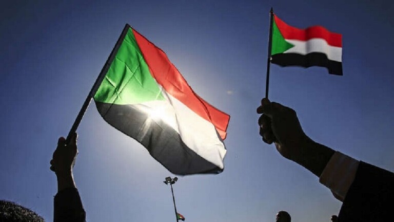 قرار رسمي بحل النقابات والاتحادات المهنية في السودان