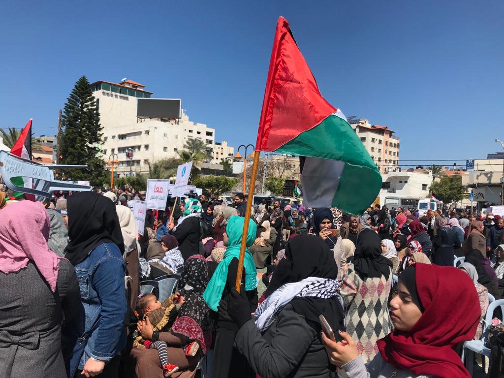 في يوم المرأة العالمي: المرأة الفلسطينية تواجه ثالوث الاحتلال والحصار والانقسام
