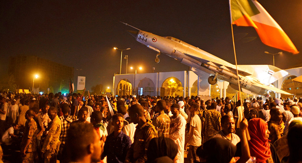 رئيس المجلس العسكري في السودان يعيد تشكيل رئاسة الأركان