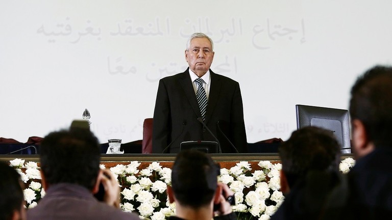الرئيس الجزائري: تهديدات خارجية غاية في التعقيد تتربص بالبلاد