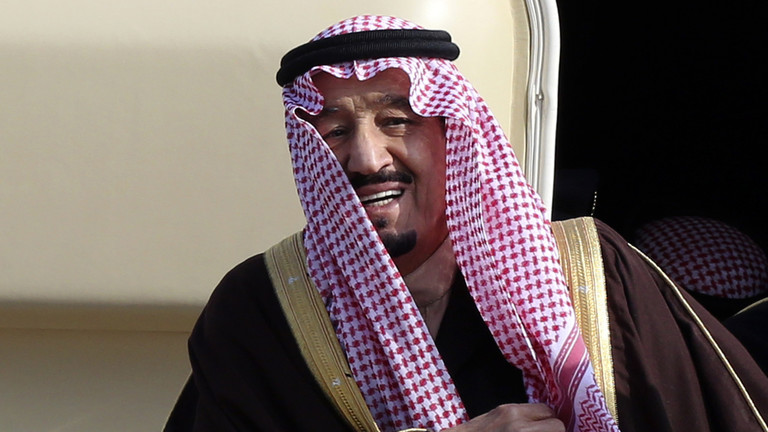 خادم الحرمين الشريفين يهنئ المسلمين بحلول شهر رمضان المبارك