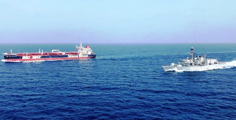 عطل فني يصيب ناقلة نفط ايرانية في البحر الاحمر