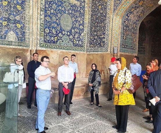 وزیر الخارجیة السویسری یتفقد الاثار التاریخیة فی اصفهان
