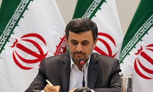 دکتر محمود احمدی نژاد به منظور بهره برداری از چند طرح  وارد کرمانشاه  شد