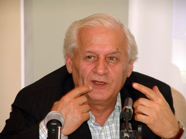اکبر عالمی: مدیریت مقطعی به جشنواره فجر ضربه می زند