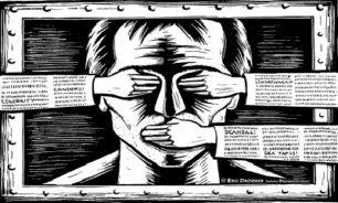 انتقاد فعال آمريکايي از نقض آزادي بيان و سانسور اطلاعاتي در آمريکا