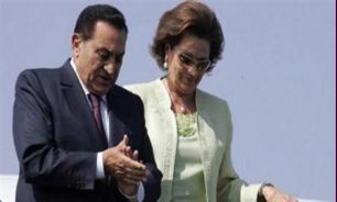 تصاوير و اسامي مبارك و همسرش از مكان هاي عمومي مصر برچيده مي شود