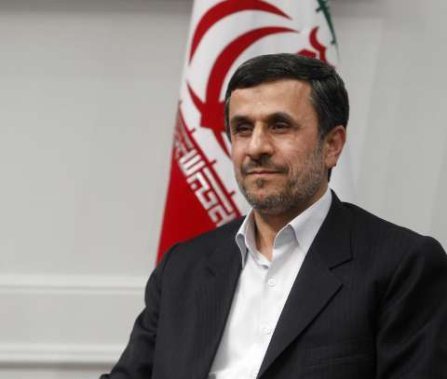 اعطای نشان درجه یک امدادونجات توسط رئیس جمهور به مدیرعامل جمعیت هلال احمراستان آذربایجانشرقی