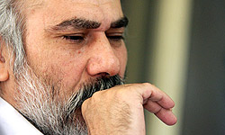 یوسفعلی میرشکاک روی سن می رود