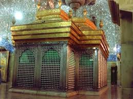 آغاز عملیات تعویض ضریح امام حسین (ع)/ درب‌ها به روی زائران بسته می‌شود