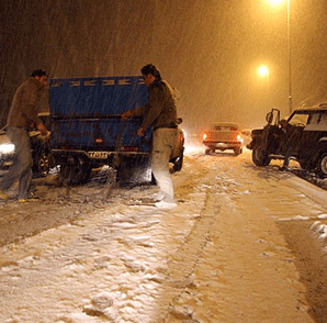 برف گریبان گیر جاده های کشور