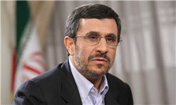 احمدي نژاد دقايقي پيش وارد عسلويه شد