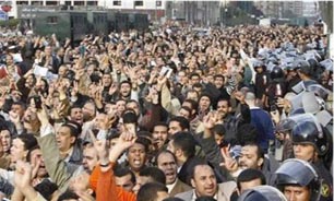 یمنی ها به نشانه اعتراض مقابل سفارت عربستان تجمع کردند