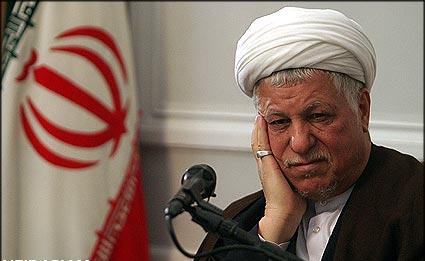 آقاي هاشمي! كساني كه رابطه شما و رهبري را بر هم می‌زنند از درون خانه خودتان هستند نه جای دیگر!