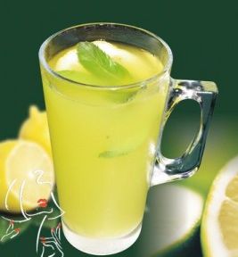 هر روز مخلوط آب ليمو و آب گرم بخوريد تا معجزاتش را ببينيد