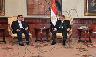 روابط تهران و قاهره در حال گرم شدن است/مرسي استقبال گرمي از احمدي نژاد کرد