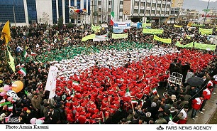 با حضور در راهپیمایی 22 بهمن توطئه های دشمن را نقش بر آب کنیم