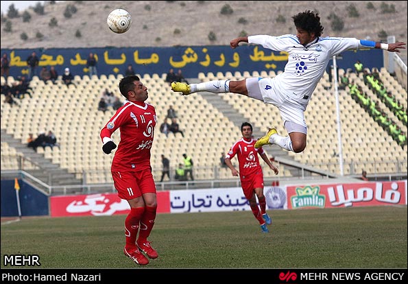 فوتبال ايراني با طعم ورزشهاي رزمي ! /عکس