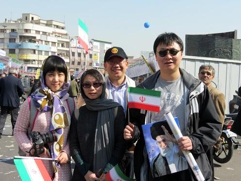 عکس/ژاپنی‌های هوادار ایران در ۲۲ بهمن