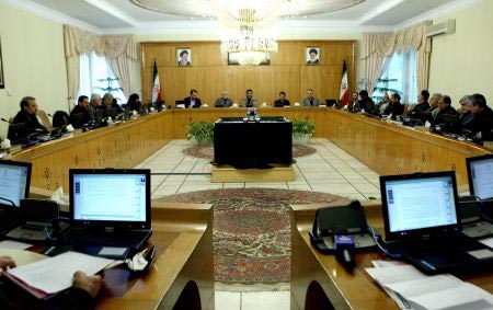 عیدی کارکنان دولت تعیین شد/ مبلغ عیدی همراه با حقوق بهمن ماه پرداخت مي‌شود