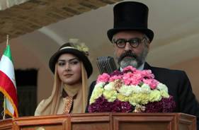 فرهاد آییش در نقش سرپاس مختاری به کلاه پهلوی می آید