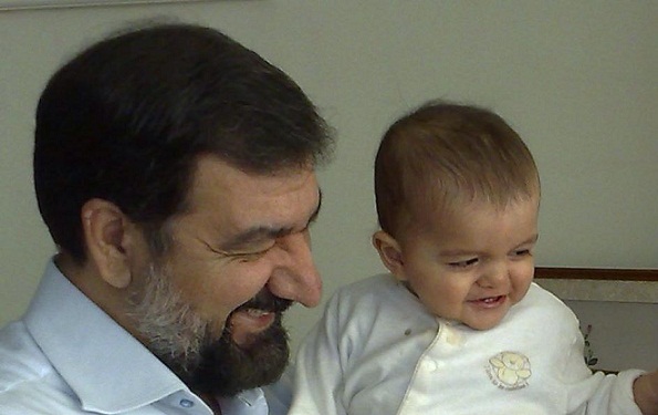 محسن رضایی و نوه اش/ عکس