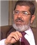 مرسي در جمع مصري ها به سخنراني مي پردازد