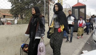 فرار آوارگان سوری و فلسطینی به لبنان ادامه دارد