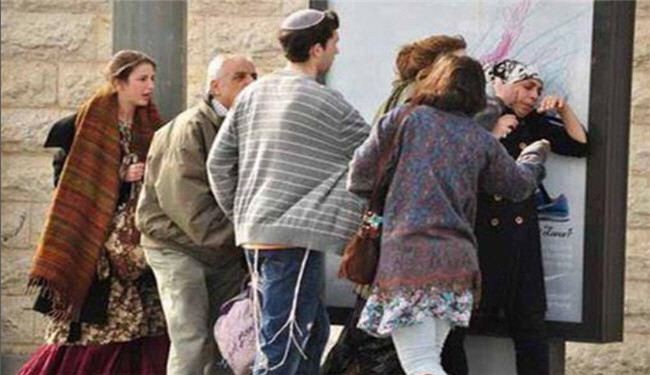 کشف حجاب اجباری دختر فلسطینی توسط صهیونیست ها+تصویر