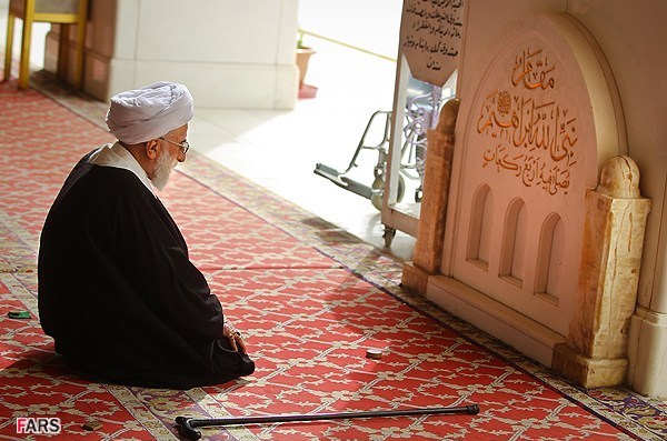 آيت‌الله جنتی در مقام ابراهيم(ع)/ عکس