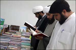 برپایی نمایشگاه کتاب حوزه گام بزرگی در جهت توسعه فرهنگ دینی