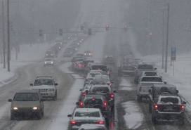 بارش برف و باران و لغزنده بودن جاده های گیلان