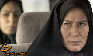 دوبلوری که از دست خبرنگاران فرار می کند