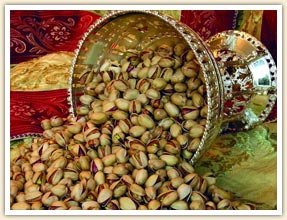 تیشه ای که به ریشه صنعت بومی می خورد/ صنعت 1.5 میلیارد دلاری فدای یک کاسه آجیل!