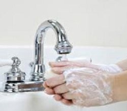 زنان برای شستن دست ها از صابون گلیسیرینه استفاده كنند
