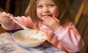تغذیه مناسب کودکان ، از بیماریهای بزرگسالی پیشگیری می کند