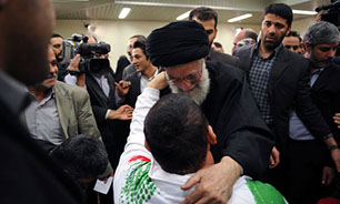 حاشیه های دیدار رهبر معظم انقلاب با جمعی از ورزشکاران + فیلم