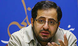 "ضد" نظری به نمایشگاه می رود