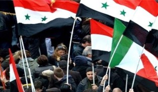 اهتزار پرچم سوریه در واتیکان همزمان با نخستین نیایش پاپ
