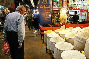 دولت برای حل مشکلات اقتصادی مرد عمل باشد