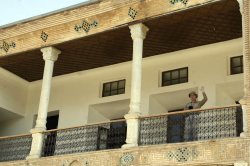 قلعه تاریخی دزك شهرستان كیار میزبان یكی از نقاشان برجسته جهان است