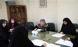 خدمات مشاوره‌ای به زنان سرپرست خانوار ارائه شود