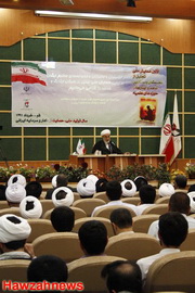 در مراسمی از20 نفراز نخبگان و ممتازین شاهد و ایثارگر حوزه های علمیه سراسرکشور در قم تجلیل شد .