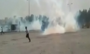 فیلم / حمله مزدوران رژيم آل خليفه به دانش آموزان