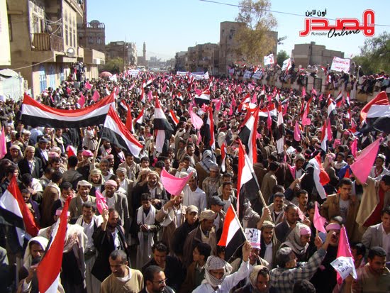 انقلابيون يمني: ميادين را ترک نخواهيم کرد