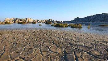 چهار كانون بحرانی فرسایش بادی و خاكی در منطقه سیستان وجود دارد