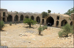 مرمت کاروان‌سراي تاريخي کازرون